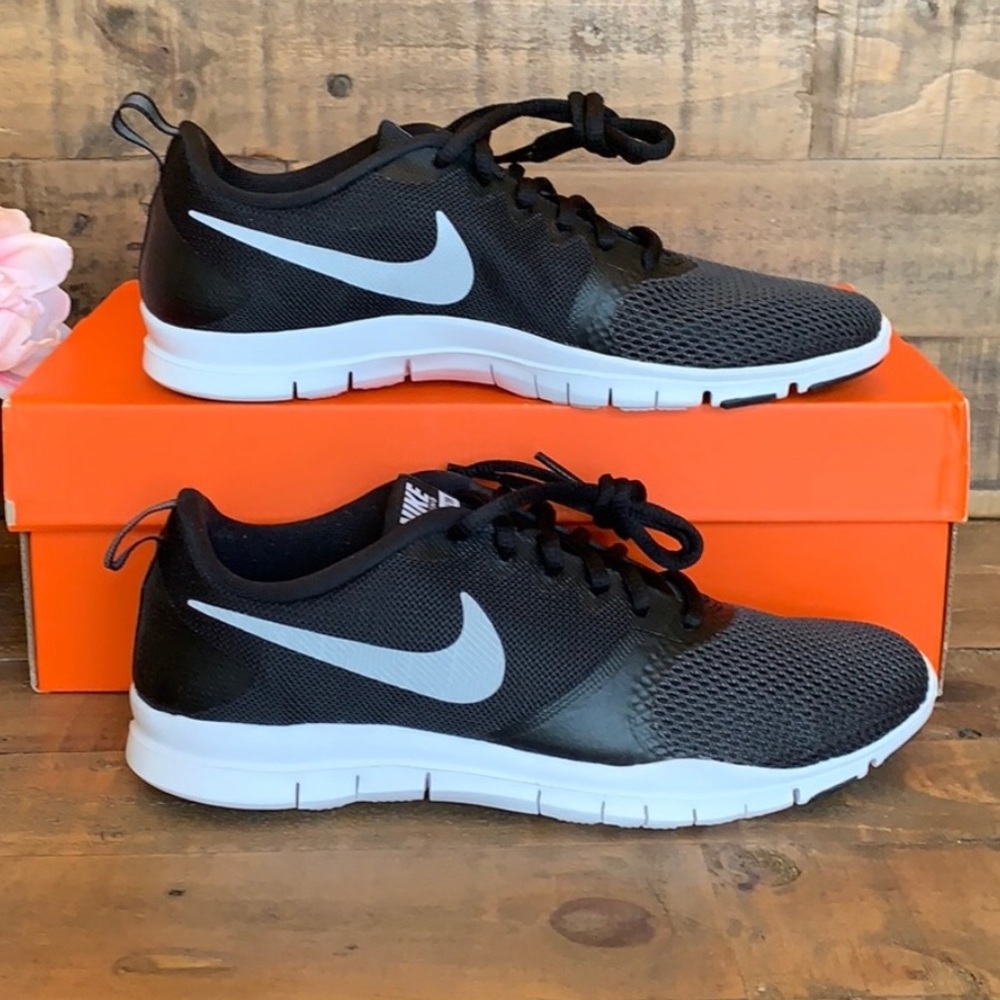 Nike Womens Tennis Shoes 7.5